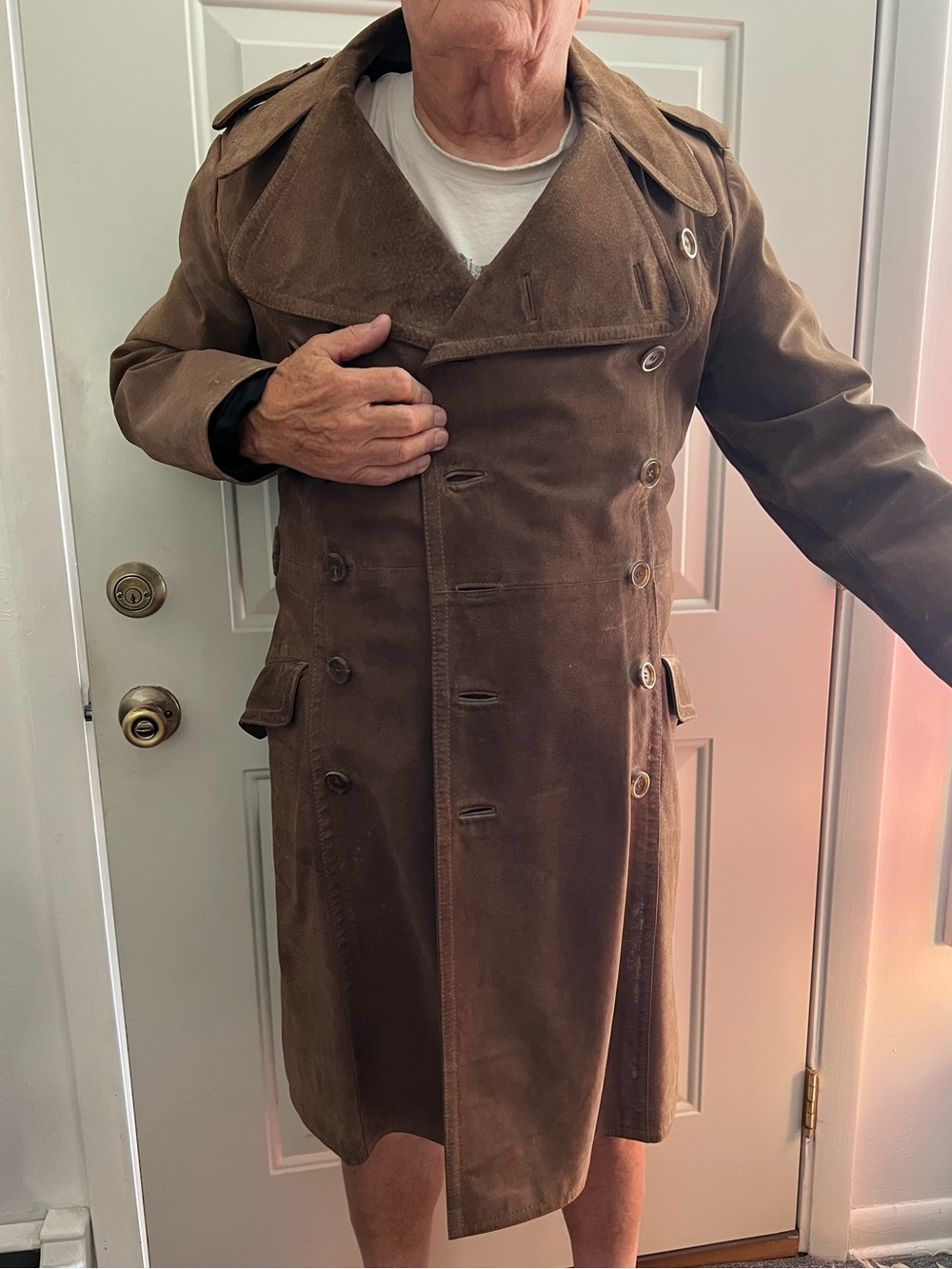 German (DE) Men's Brown Double-Breasted Pig Leather Trench Coat